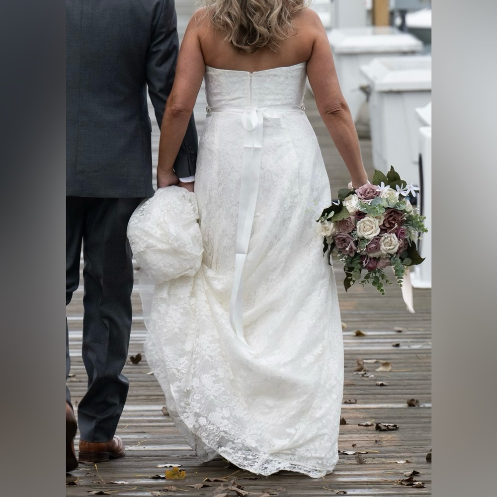 Gorgeous wedding dress!